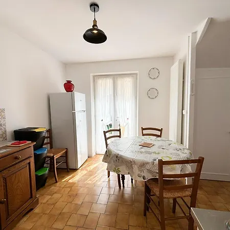 Holiday home Maisonnette*cozy*parking*4pers Saint-Sulpice-Sur-Risle